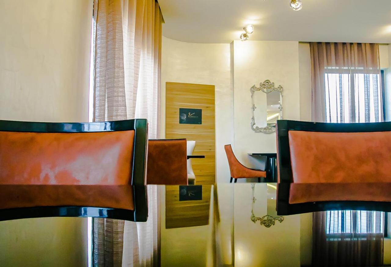 Royal Residences By Design Union Aliayabiagba エクステリア 写真